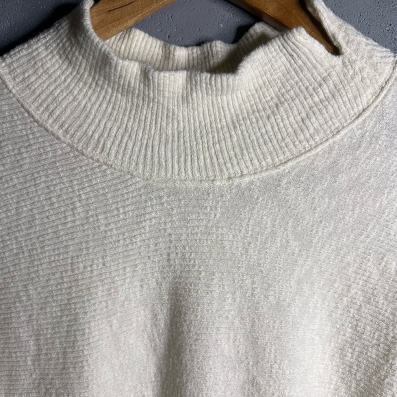Free People Casey Tunic Sweater im Ivory.  size Small. - Picture 5 of 15
